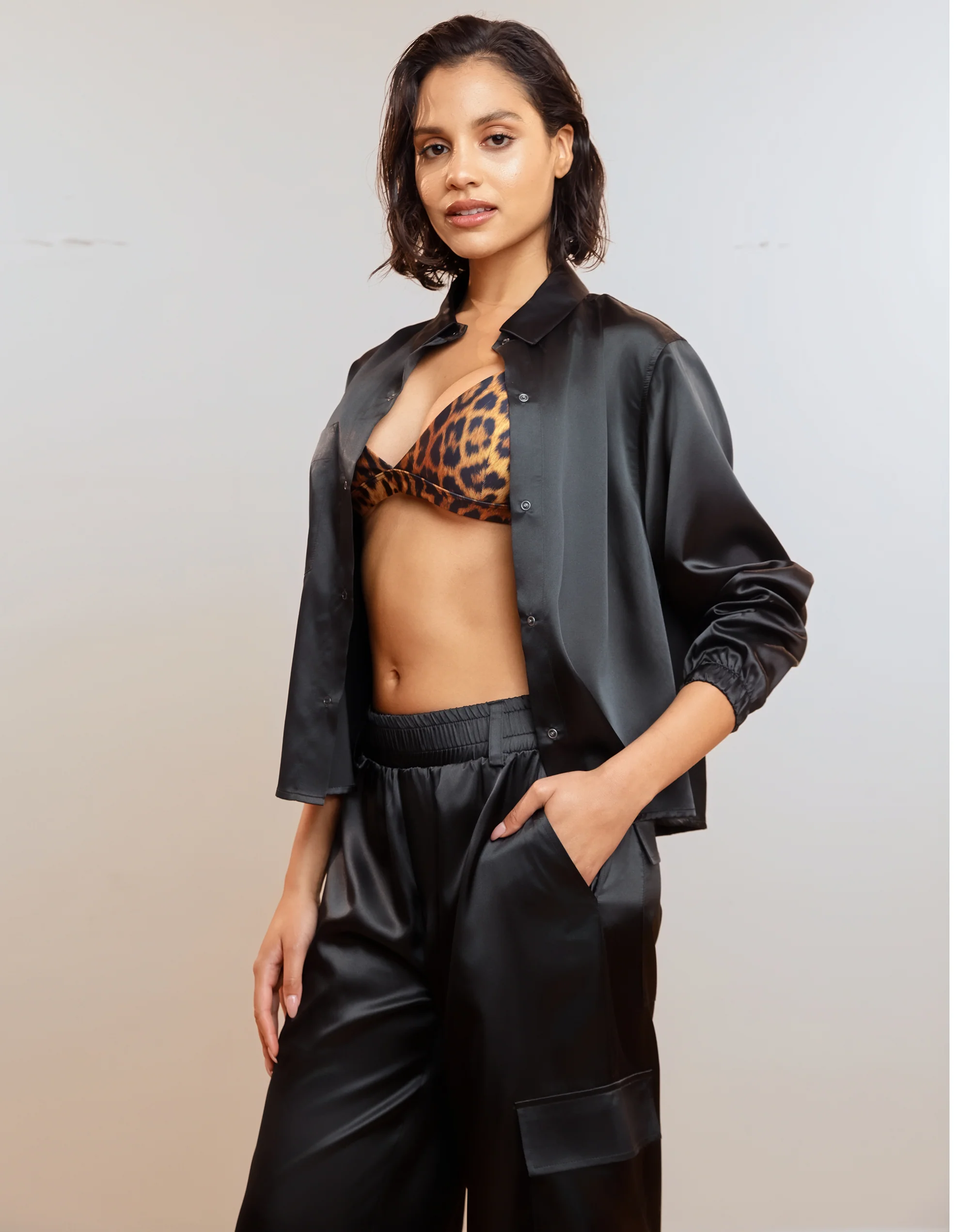 SATIN CARGO PANTS [BLACK ] - Image 4